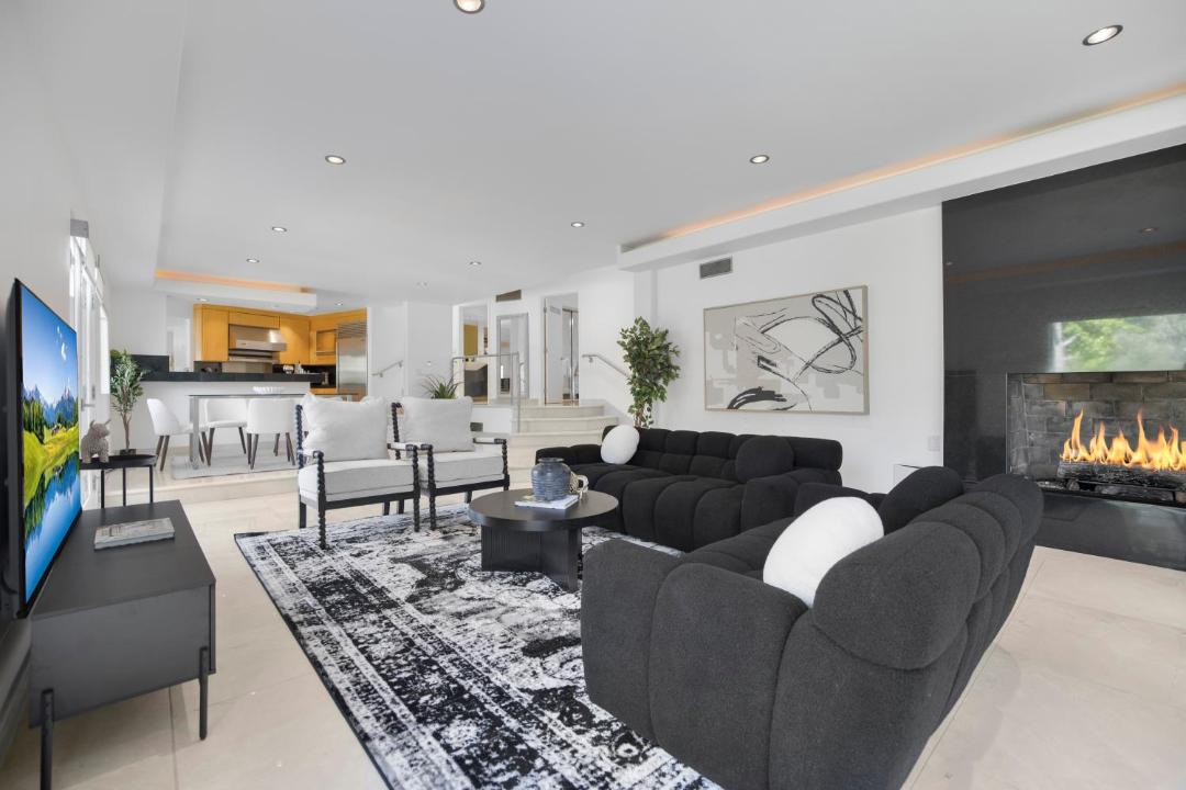 Photo of Livingroom in Hollywoodland