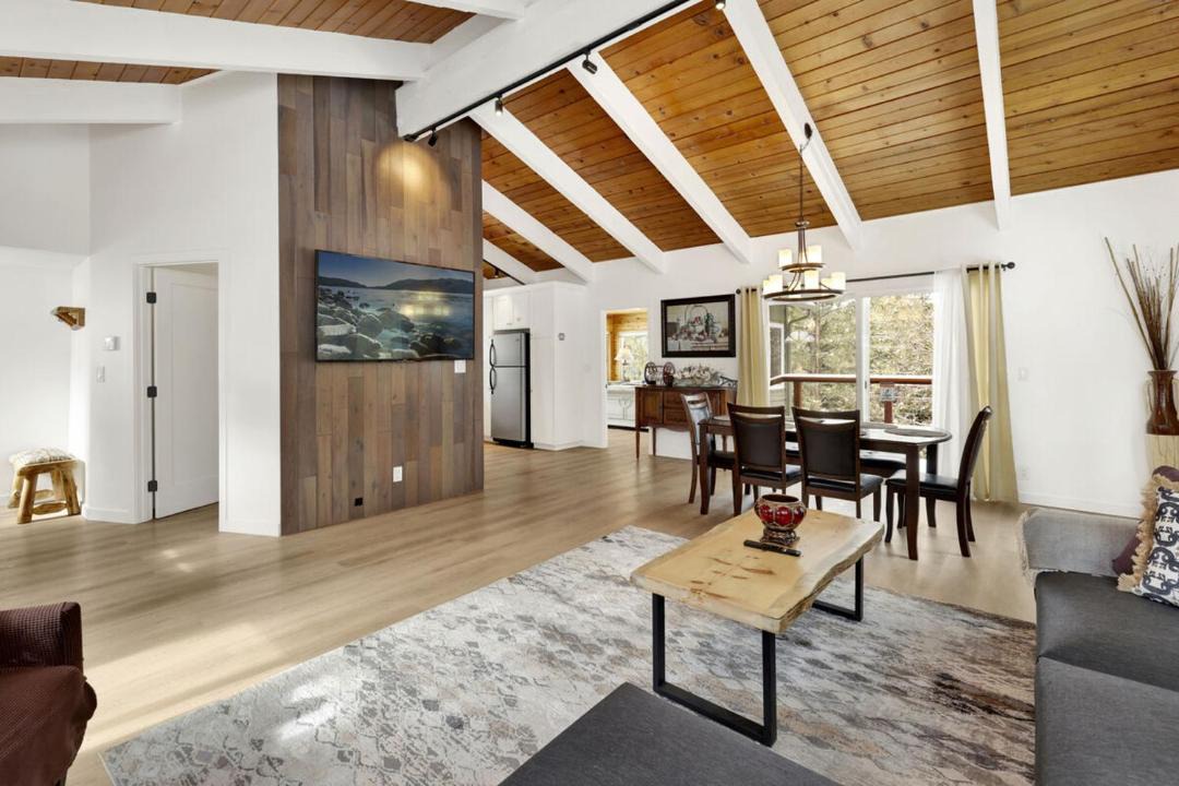 Photo of Livingroom in Fawnskin