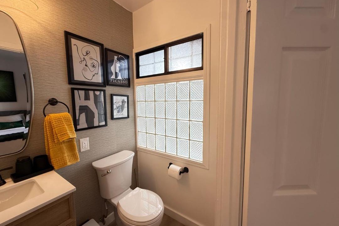 Photo of Bathroom in Mid-Wilshire