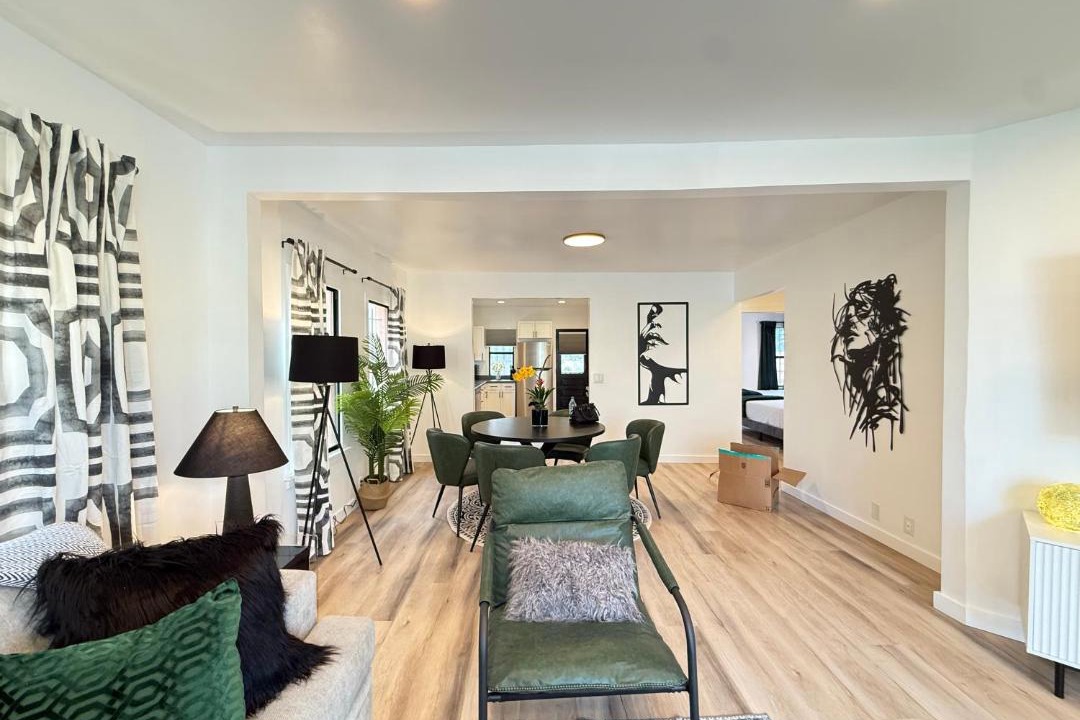 Photo of Livingroom in Mid-Wilshire