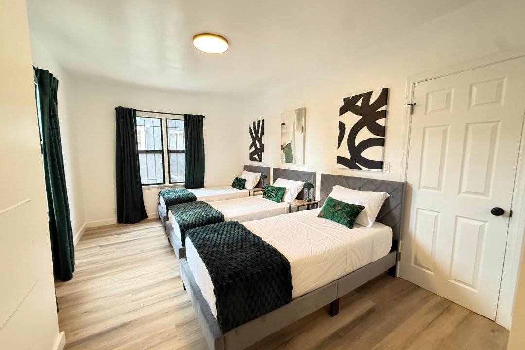 Photo of Bedroom in Mid-Wilshire