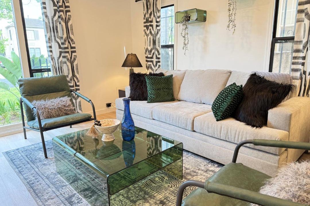Photo of Livingroom in Mid-Wilshire