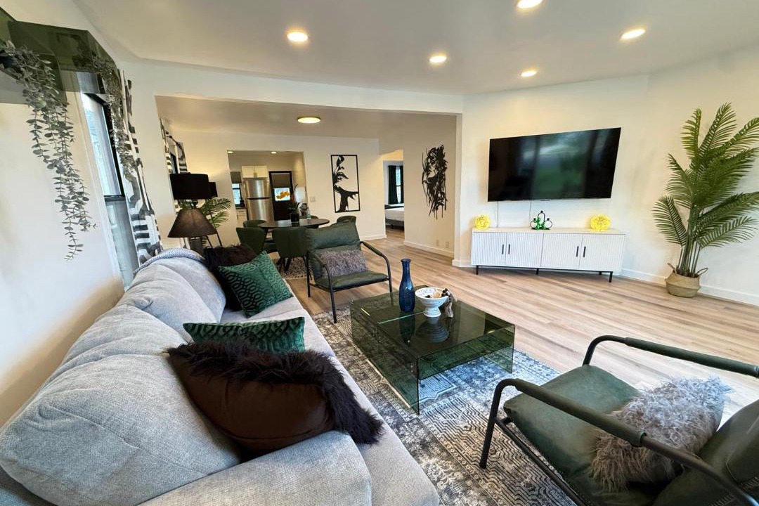 Photo of Livingroom in Mid-Wilshire