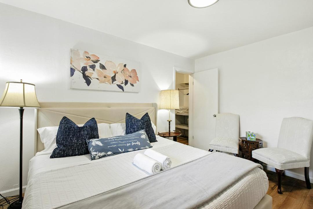Photo of Bedroom in Colma