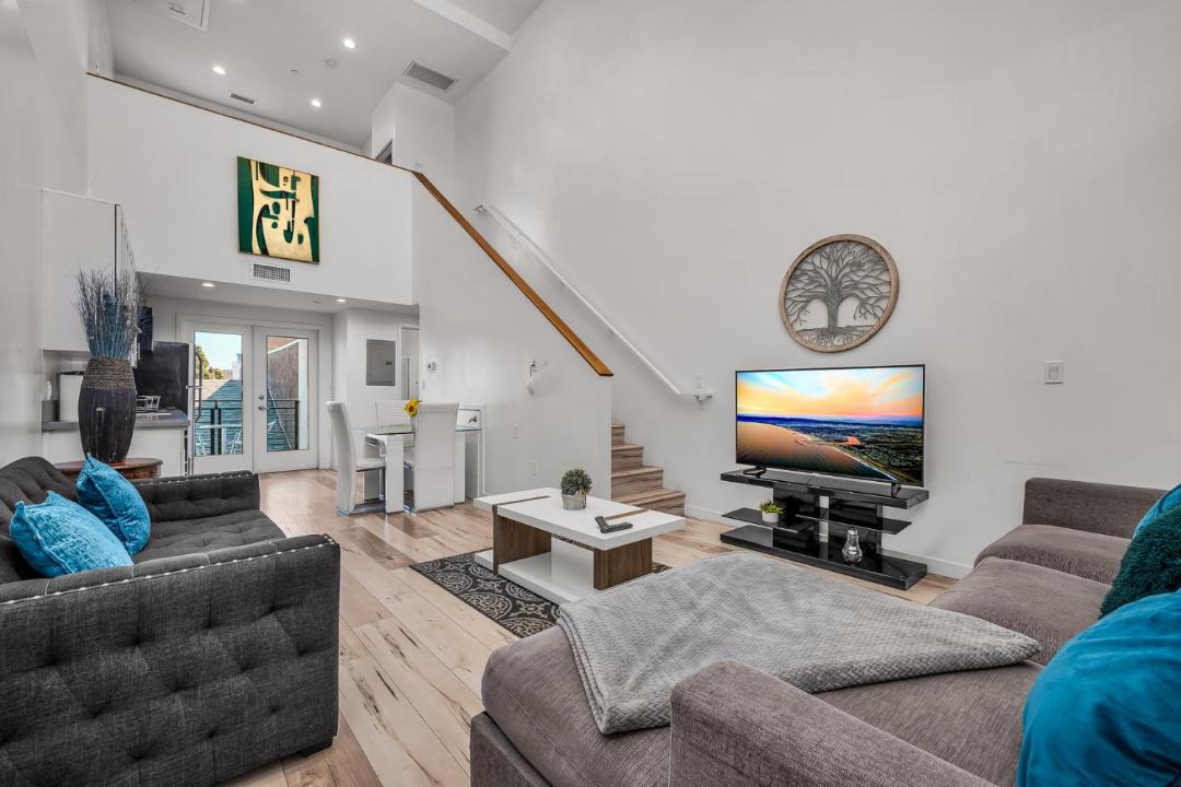 Photo of Livingroom in Wilshire