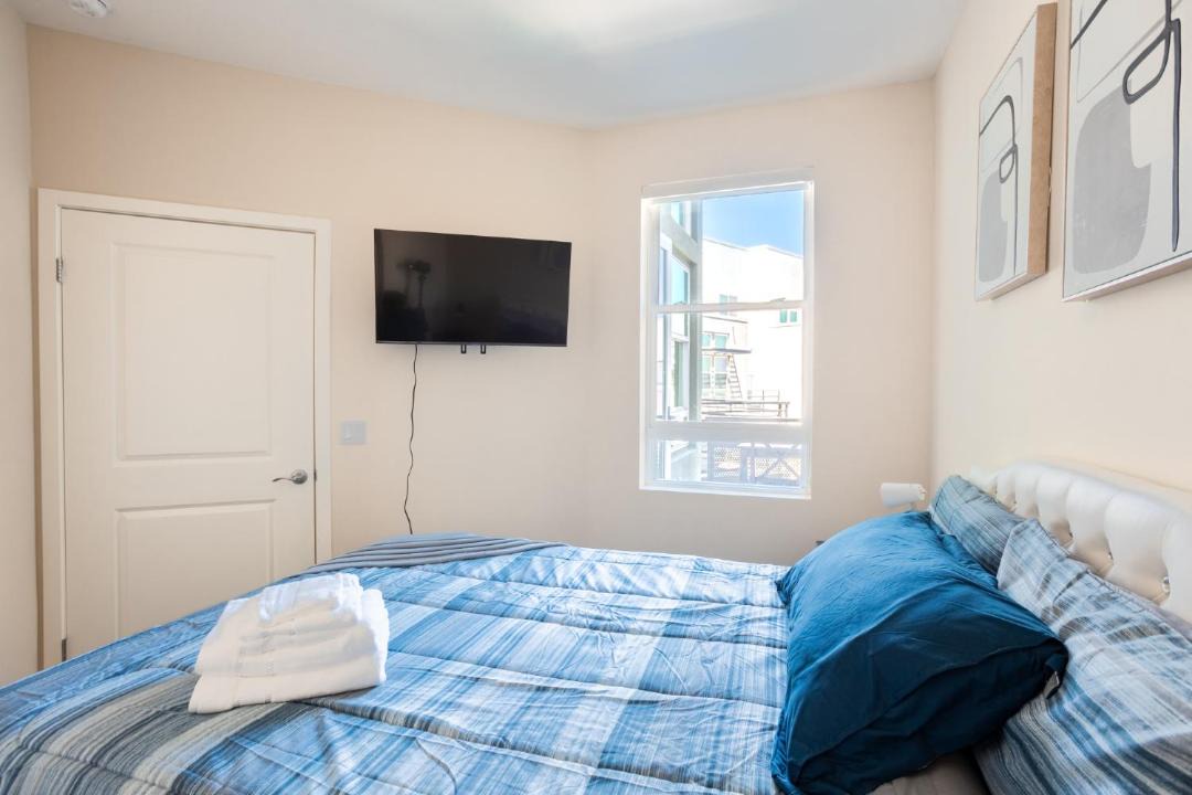 Photo of Bedroom in Mid-Wilshire