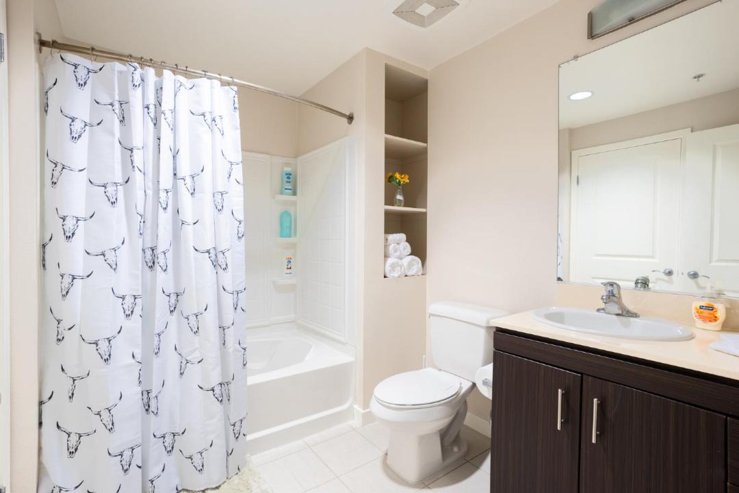 Photo of Bathroom in Mid-Wilshire