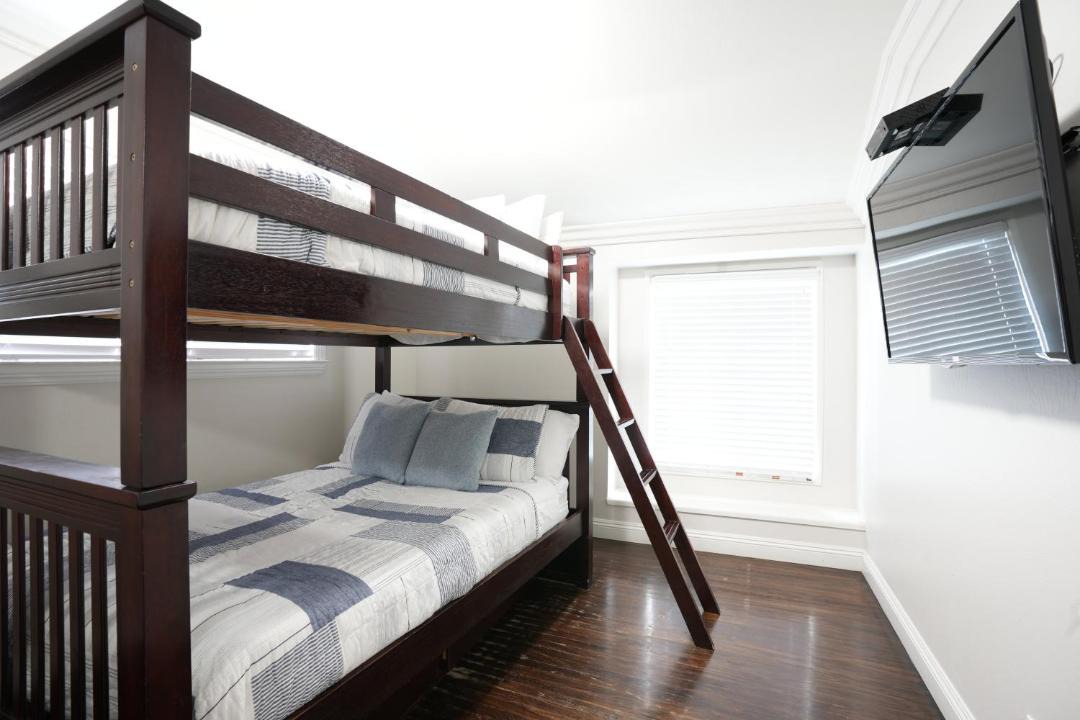Photo of Bedroom in Hermosa Village