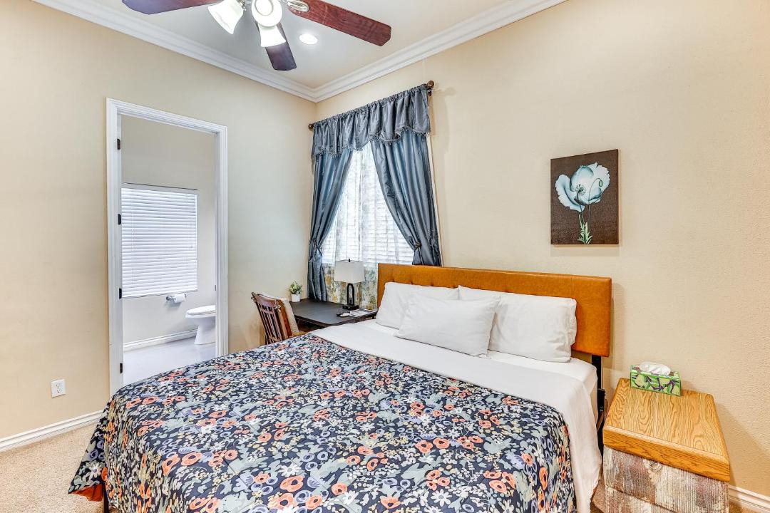Photo of Bedroom in Alessandro Heights