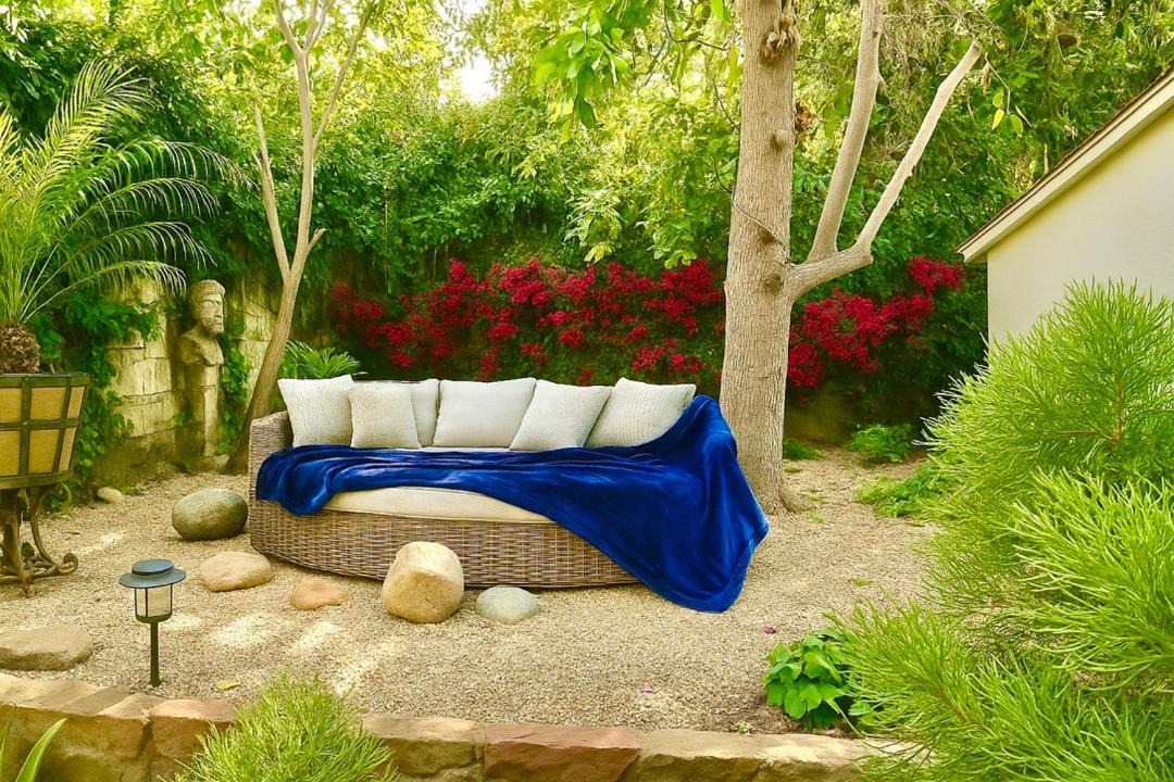 Photo of Others in Hollywood Hills West