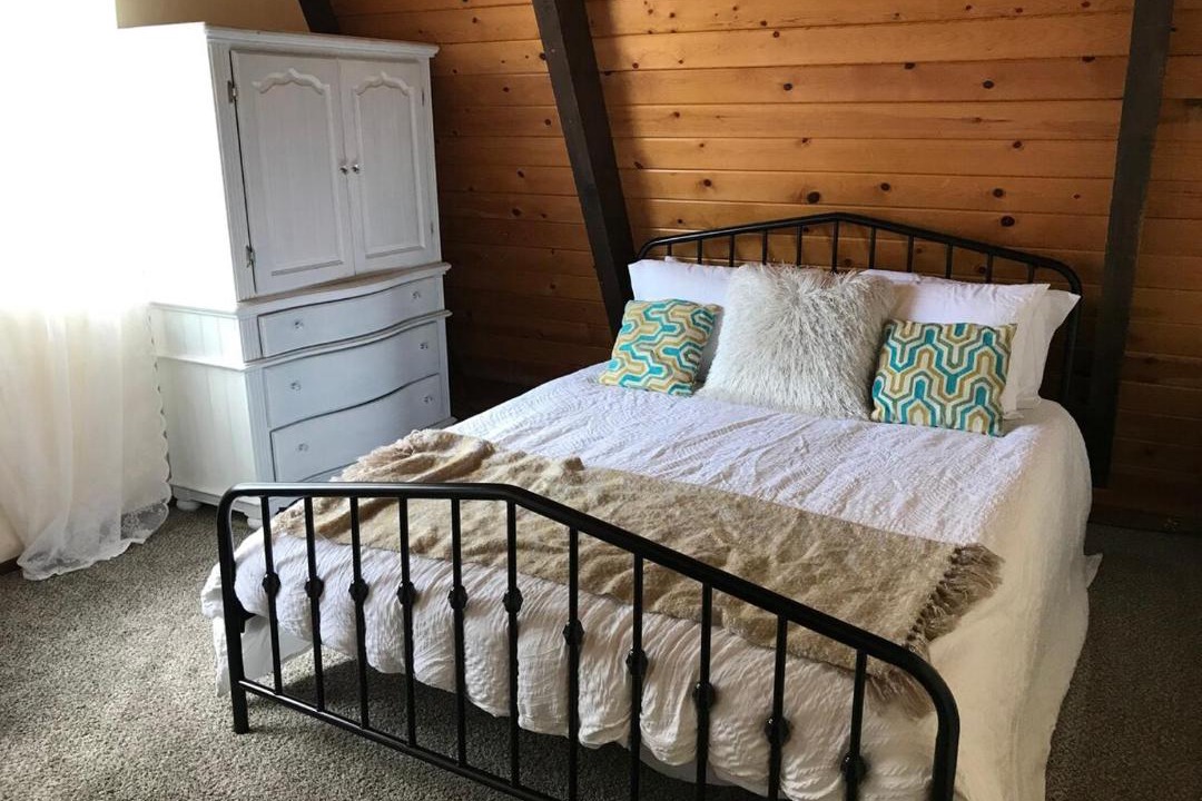 Photo of Bedroom in Arrowbear Lake