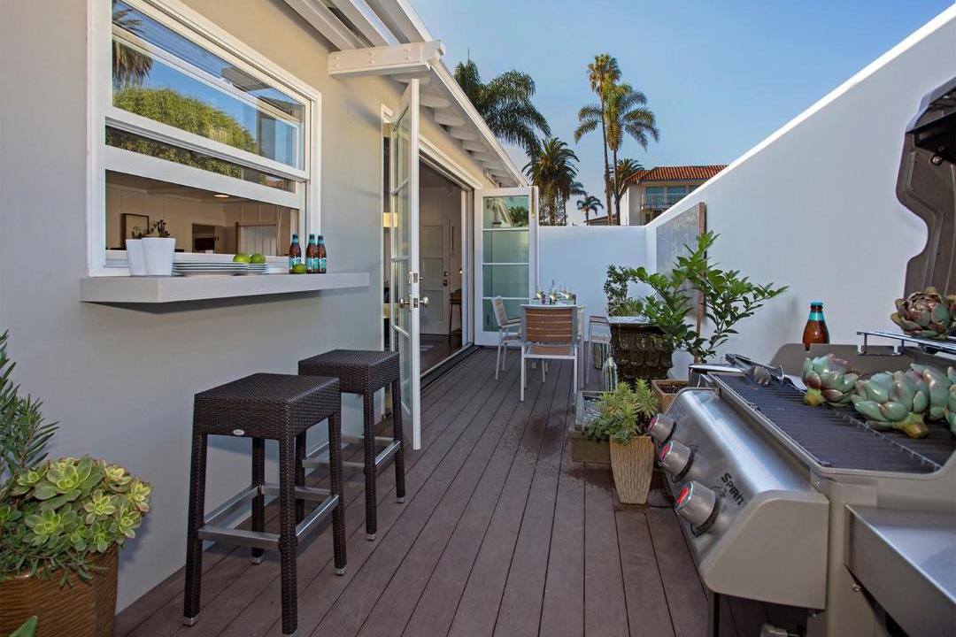 Photo of Patio Balcony in West Beach