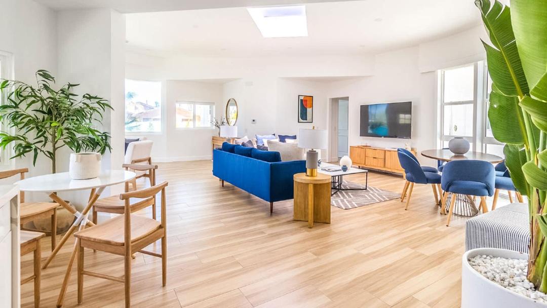 Photo of Livingroom in Racquet Club West
