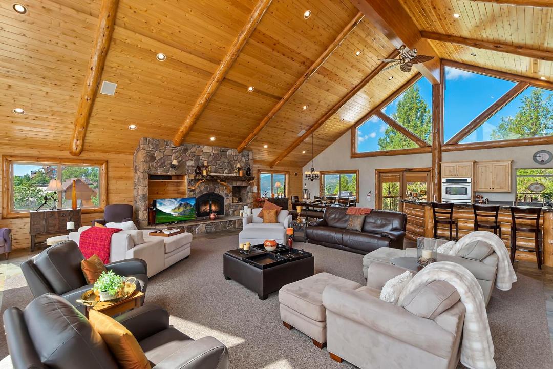 Photo of Livingroom in Castle Glen Estates