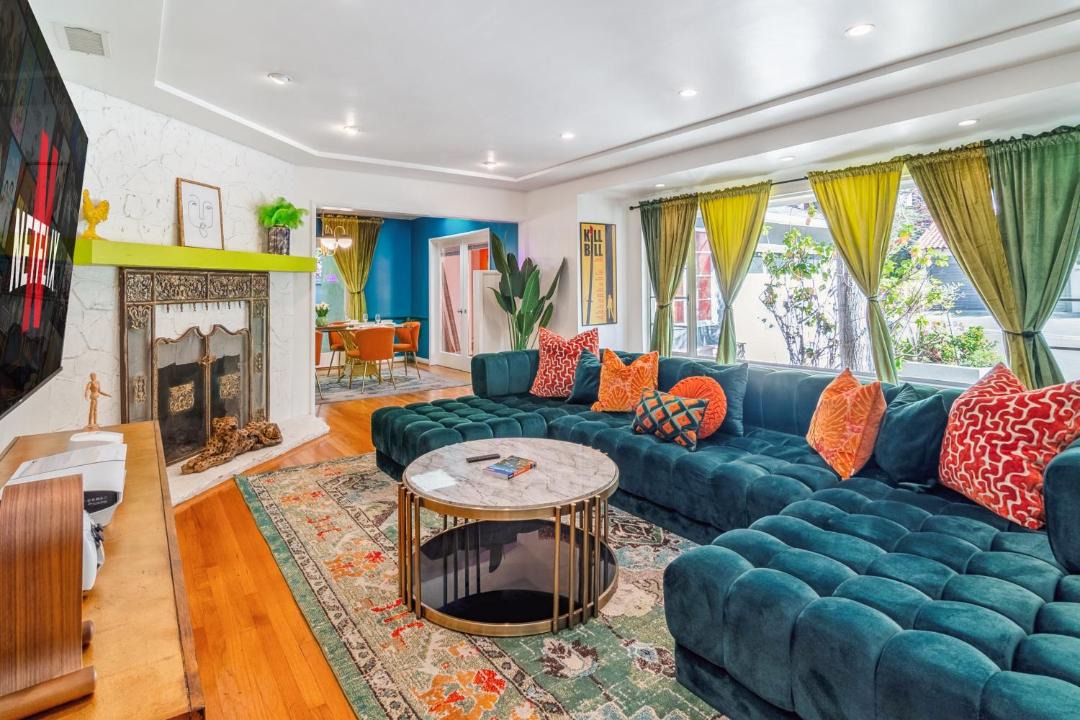 Photo of Livingroom in Beachwood Canyon