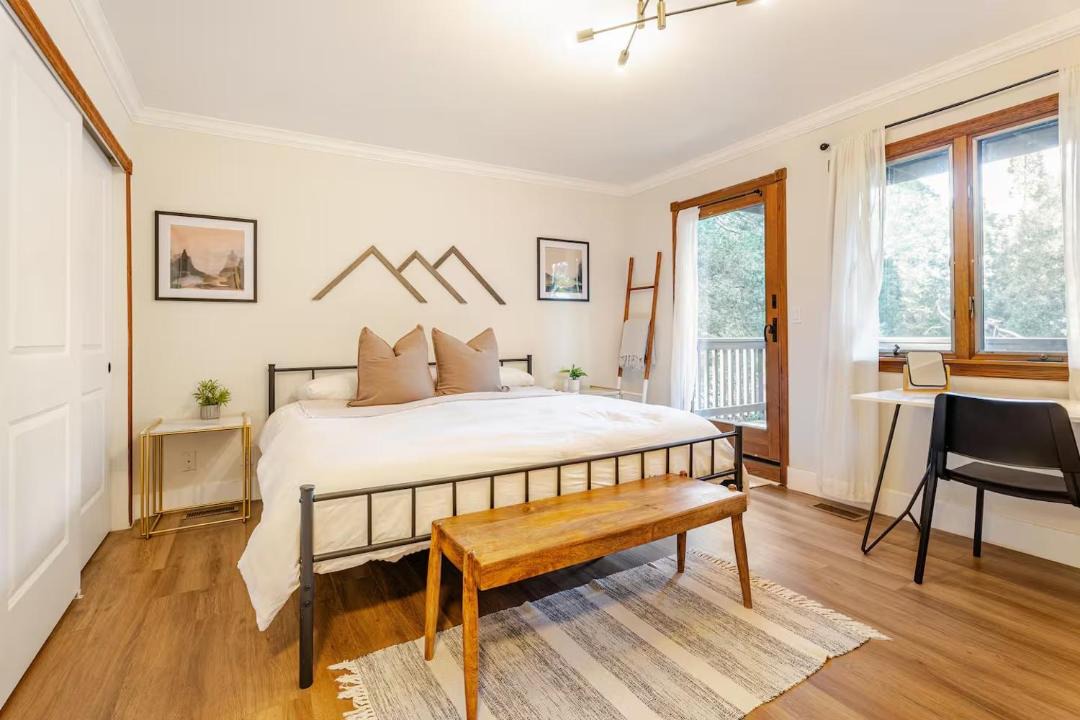 Photo of Bedroom in Crestline