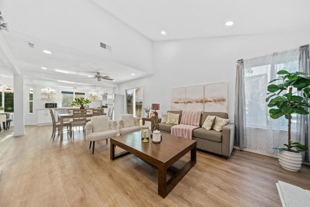 Photo of Livingroom in Fullerton