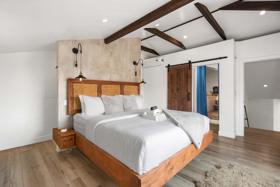 Photo of Bedroom in Pacific Palisades