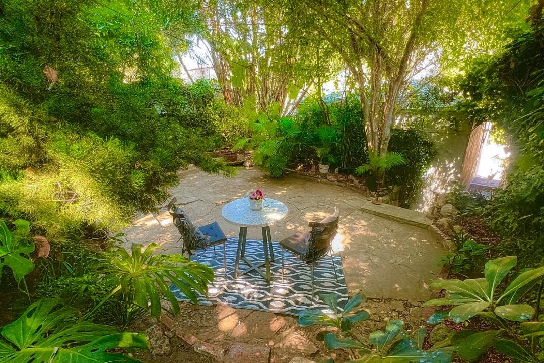 Photo of Others in Hollywood Hills West