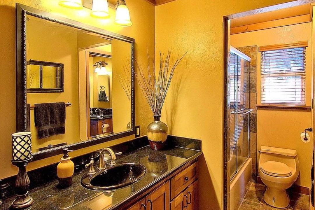 Photo of Bathroom in Oroville East