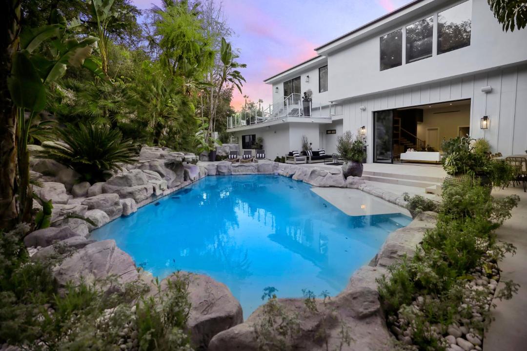Photo of Others in Encino