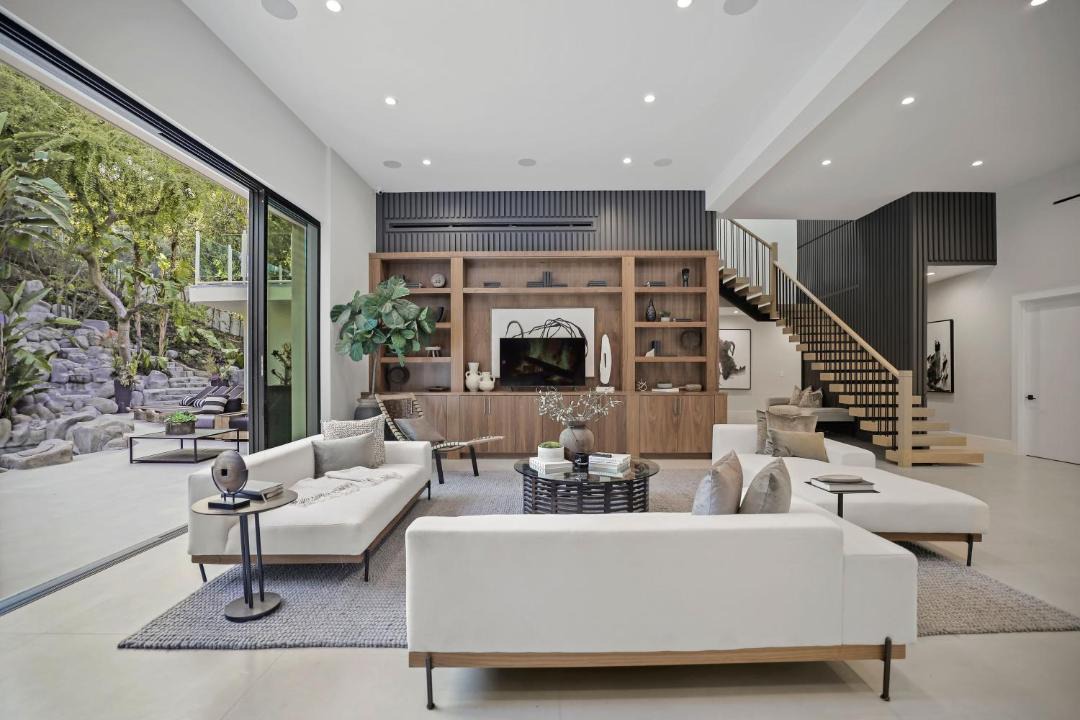 Photo of Livingroom in Encino