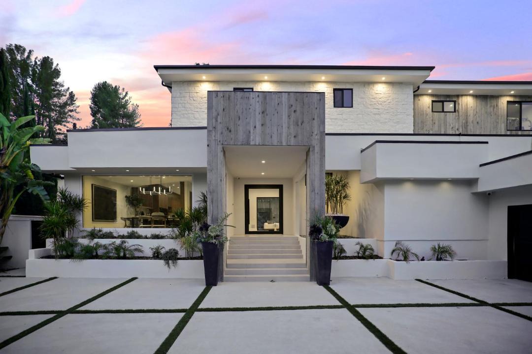 Photo of Others in Encino