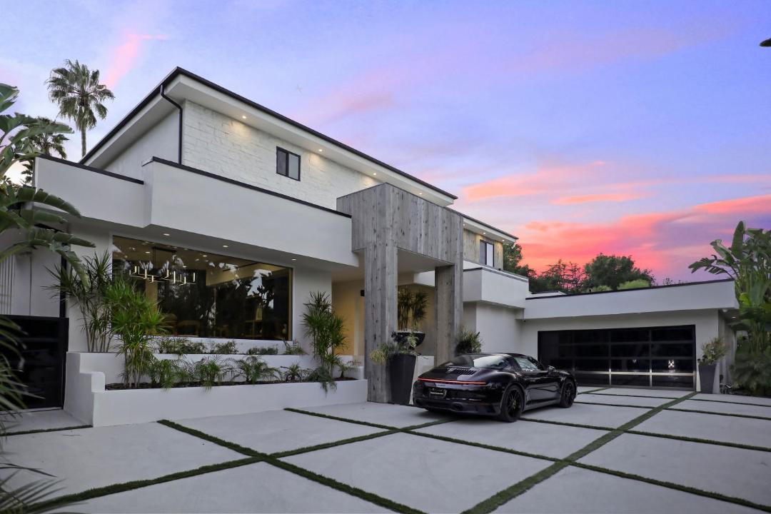 Photo of Others in Encino