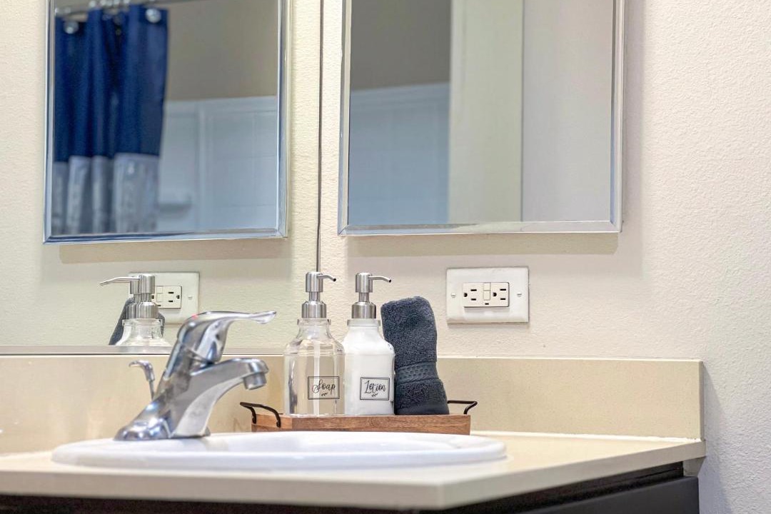 Photo of Bathroom in Mid-Wilshire