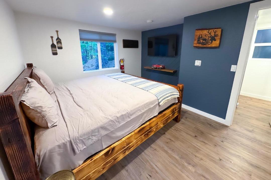 Photo of Bedroom in Lake Arrowhead