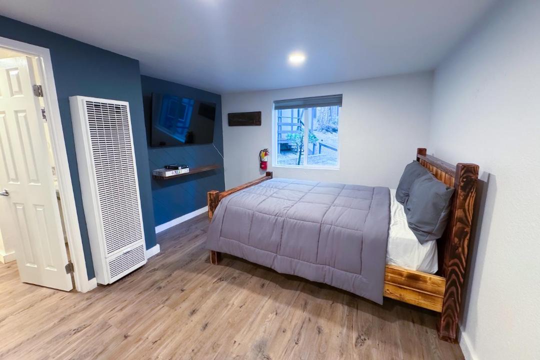 Photo of Bedroom in Lake Arrowhead