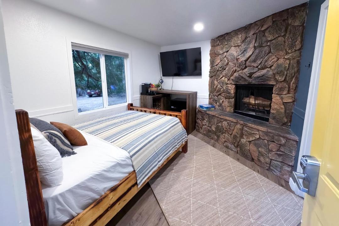 Photo of Bedroom in Lake Arrowhead