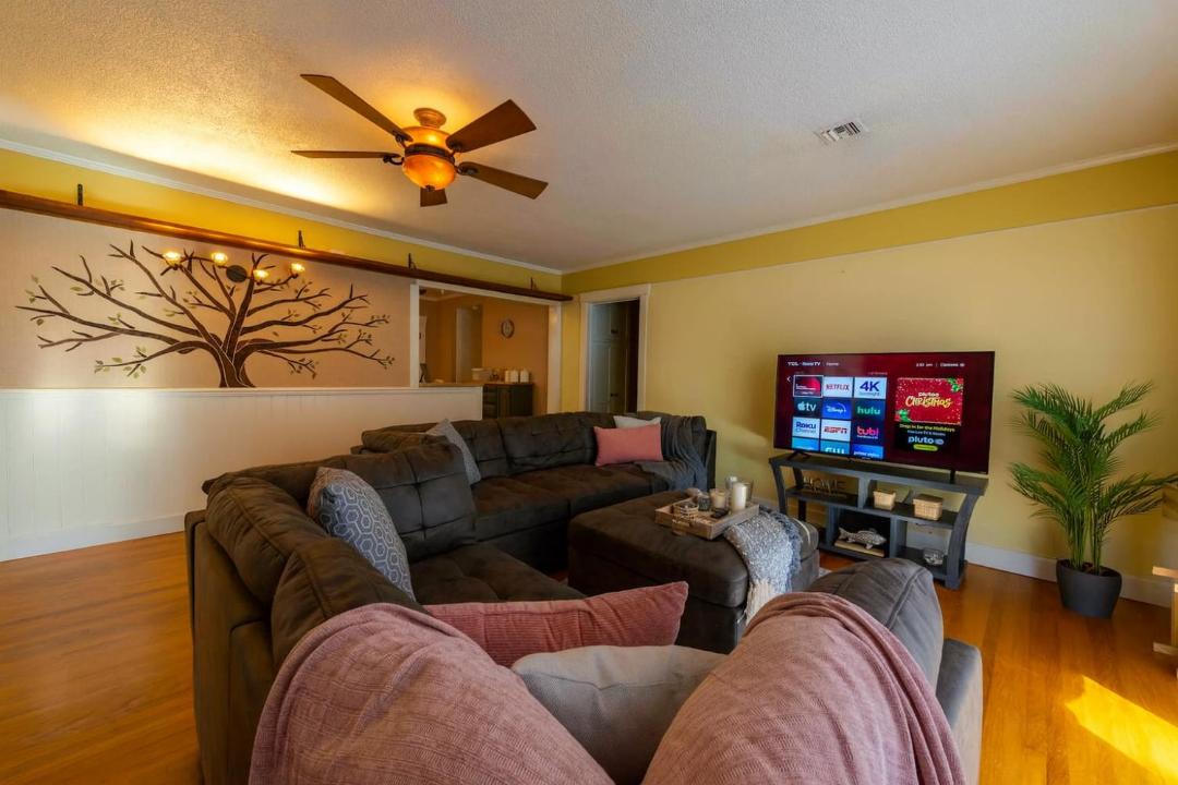 Photo of Livingroom in Fullerton