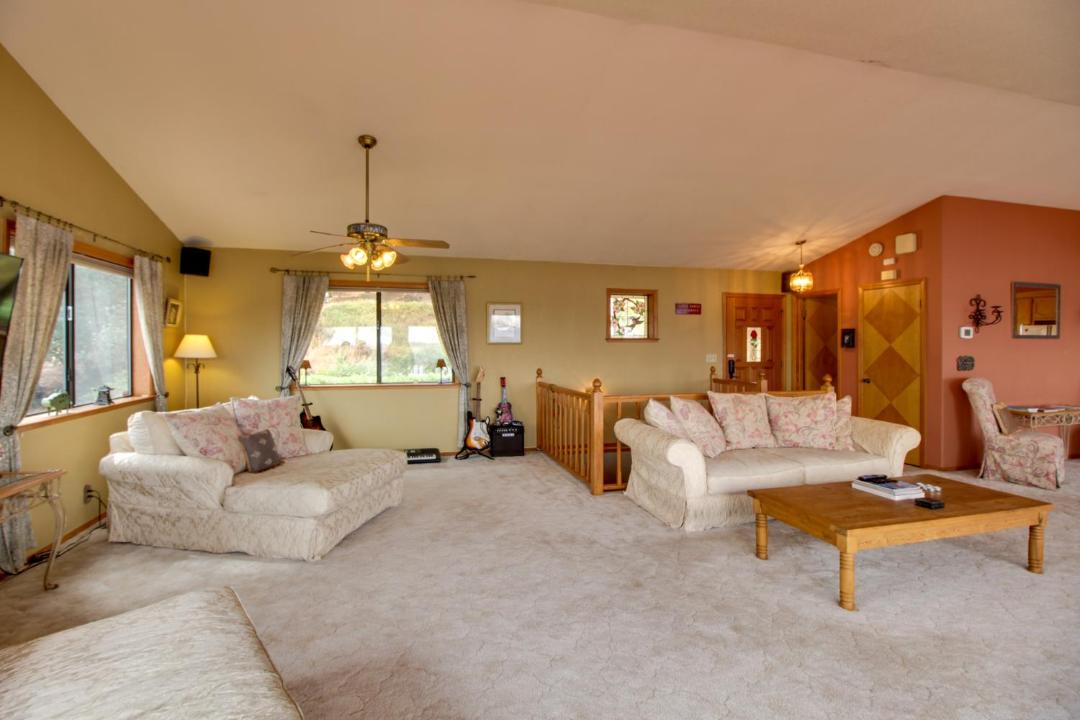Photo of Livingroom in Kelseyville