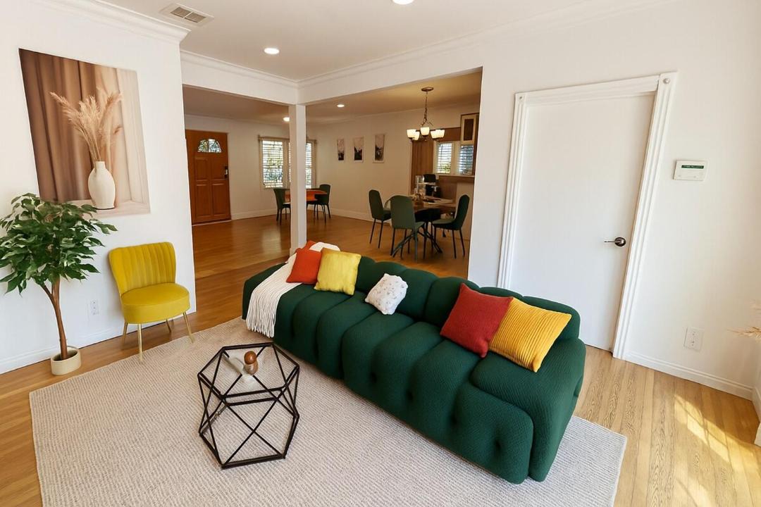 Photo of Livingroom in Reseda