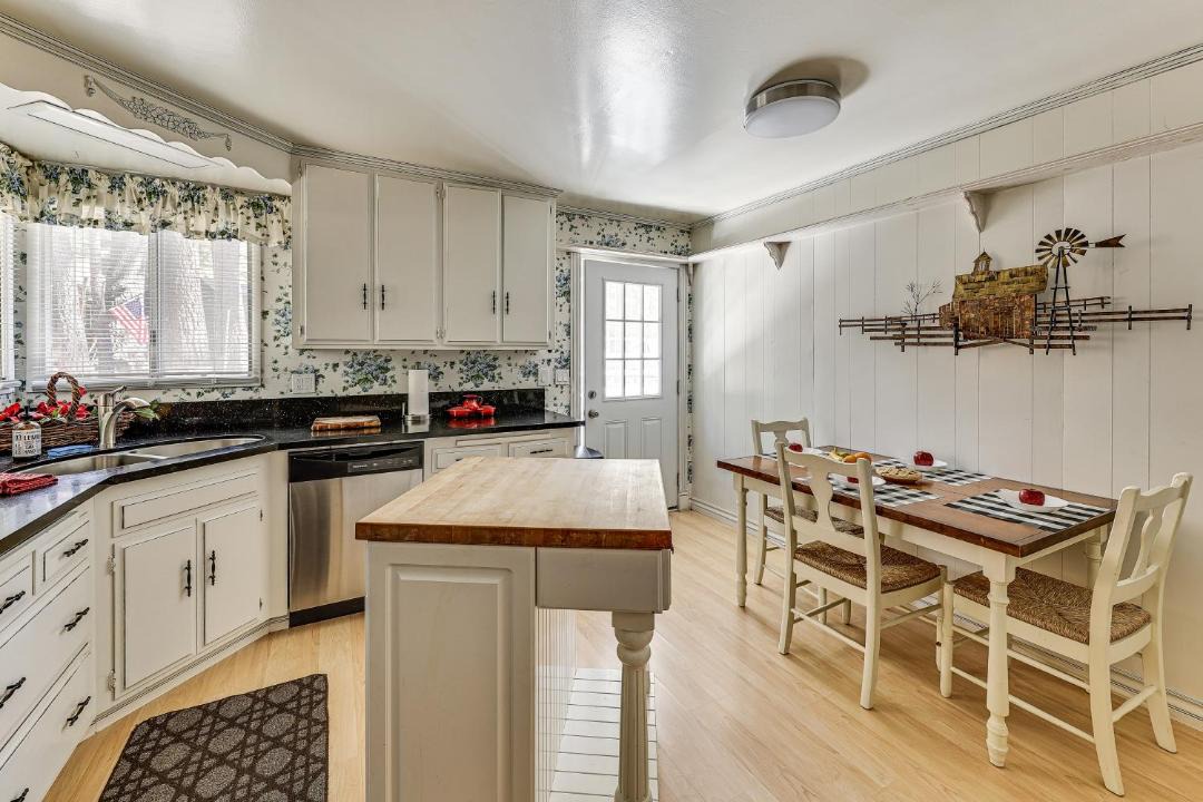 Photo of Kitchen in Green Valley Lake