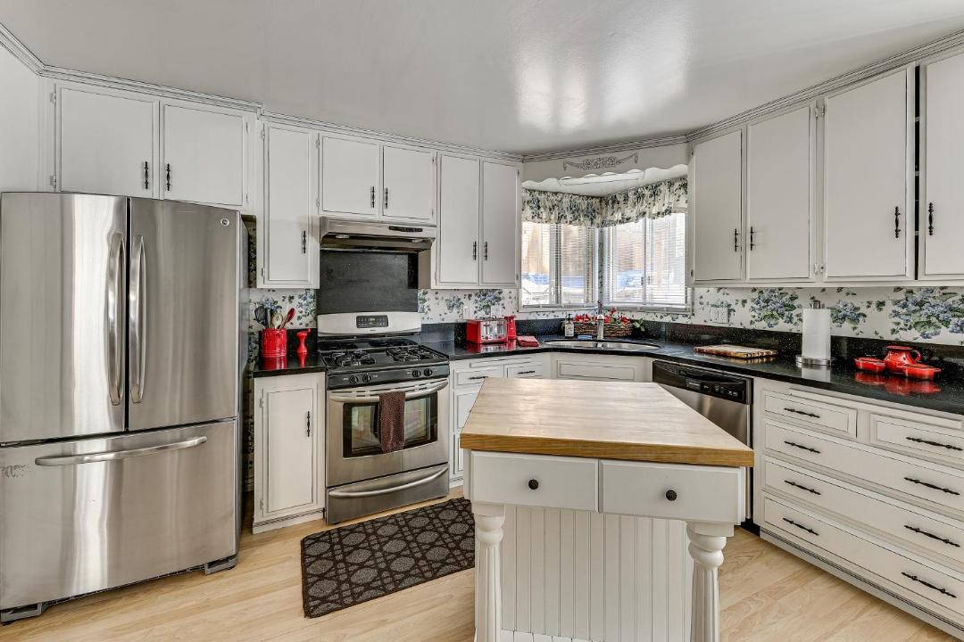 Photo of Kitchen in Green Valley Lake