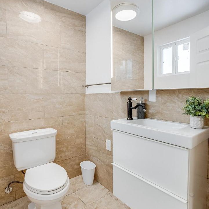 Photo of Bathroom in Valley Glen