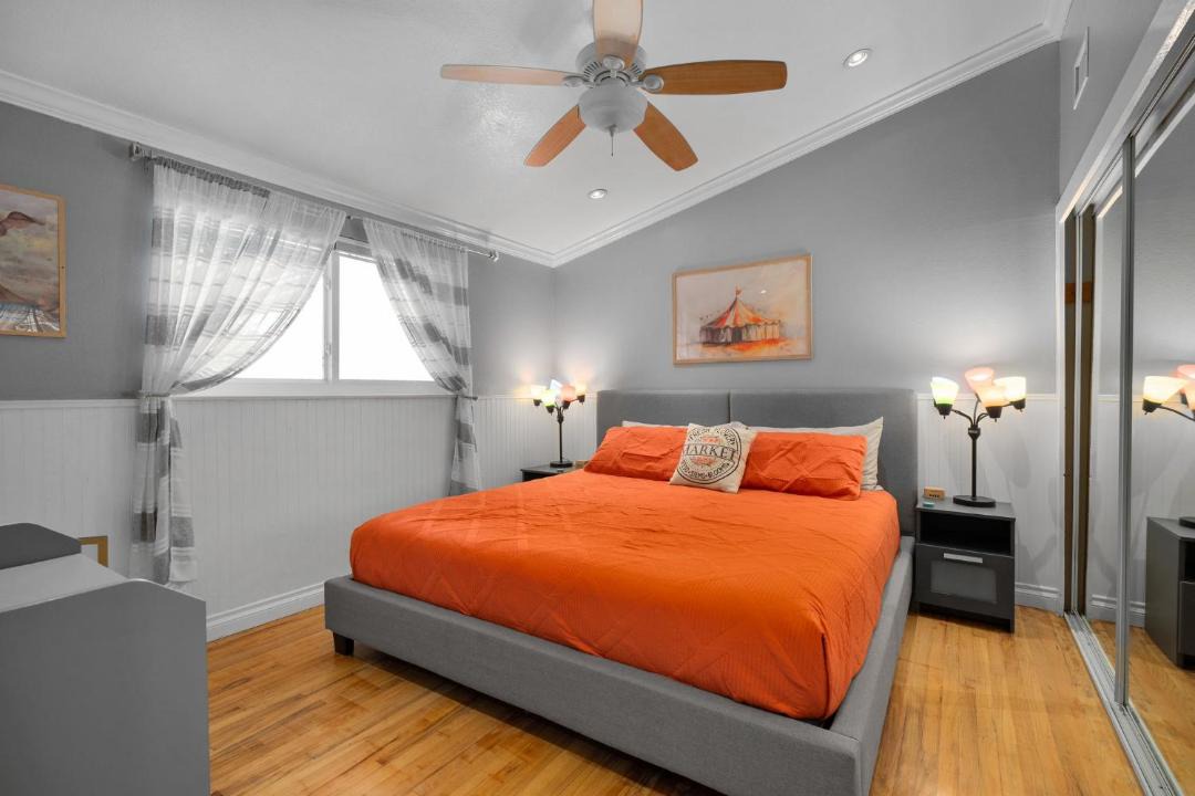 Photo of Bedroom in Orange