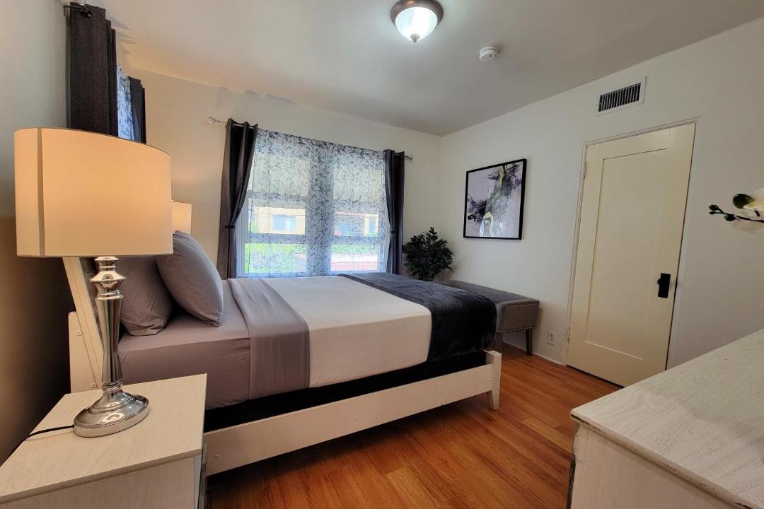Photo of Bedroom in Pico - Robertson