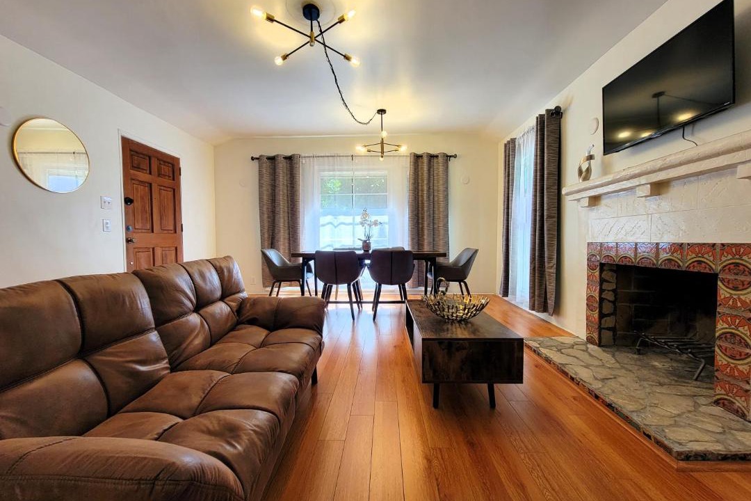Photo of Livingroom in Pico - Robertson