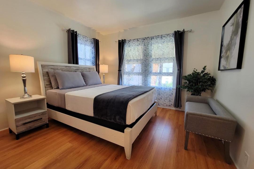 Photo of Bedroom in Pico - Robertson