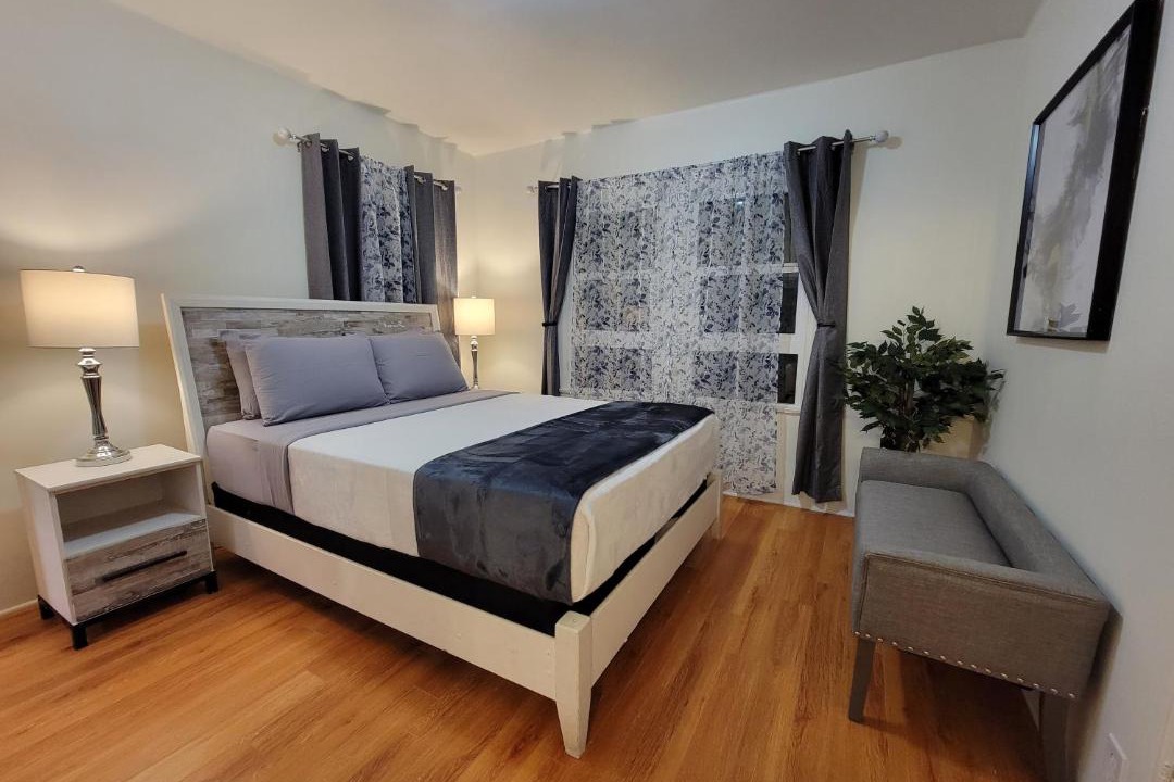 Photo of Bedroom in Pico - Robertson