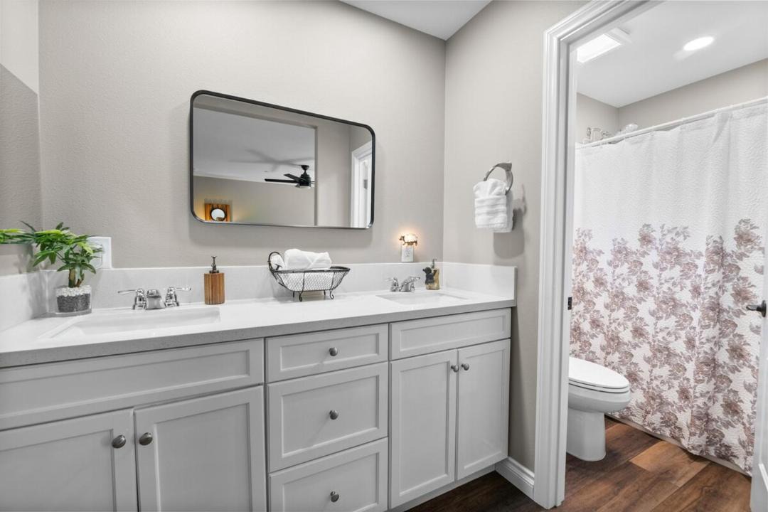 Photo of Bathroom in Peter Pan