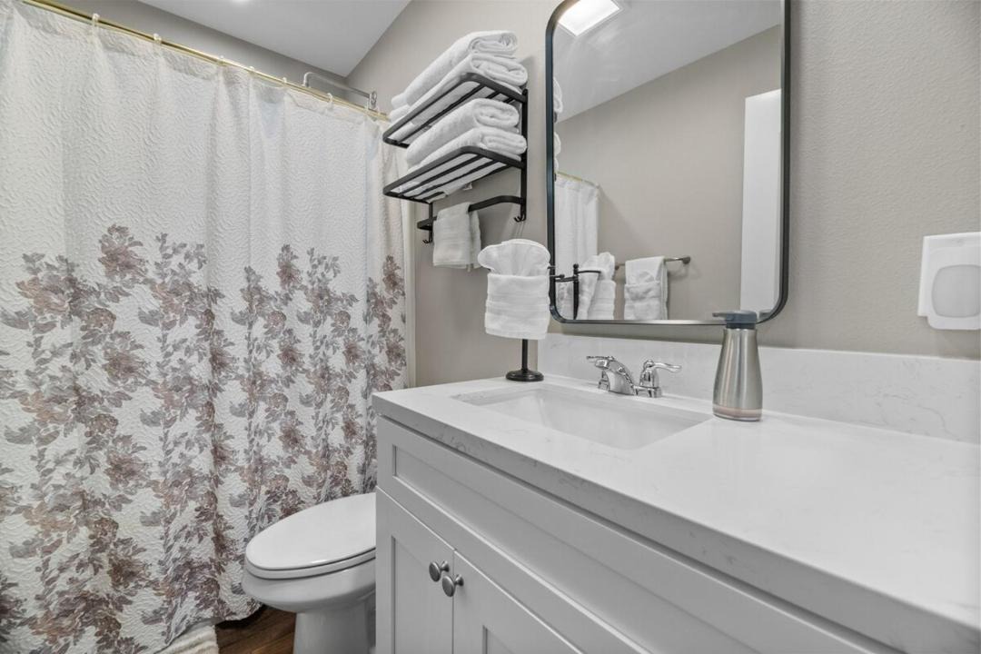 Photo of Bathroom in Peter Pan