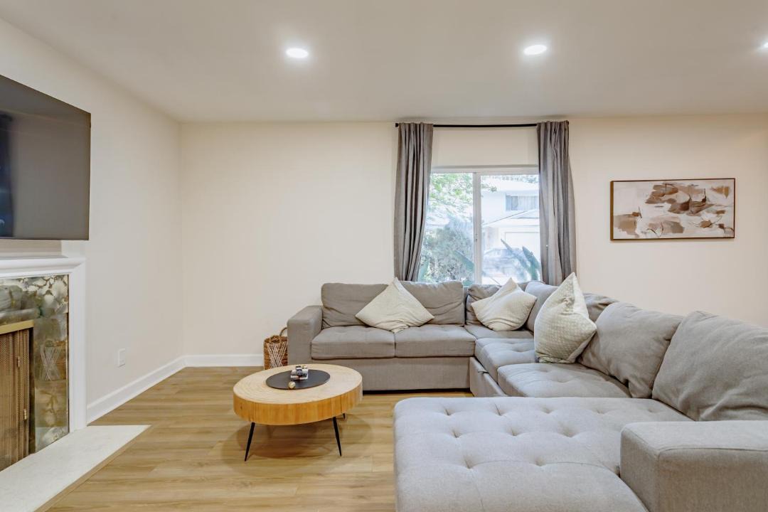 Photo of Livingroom in Sherman Oaks