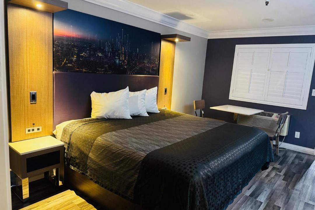 Photo of Bedroom in South Montebello