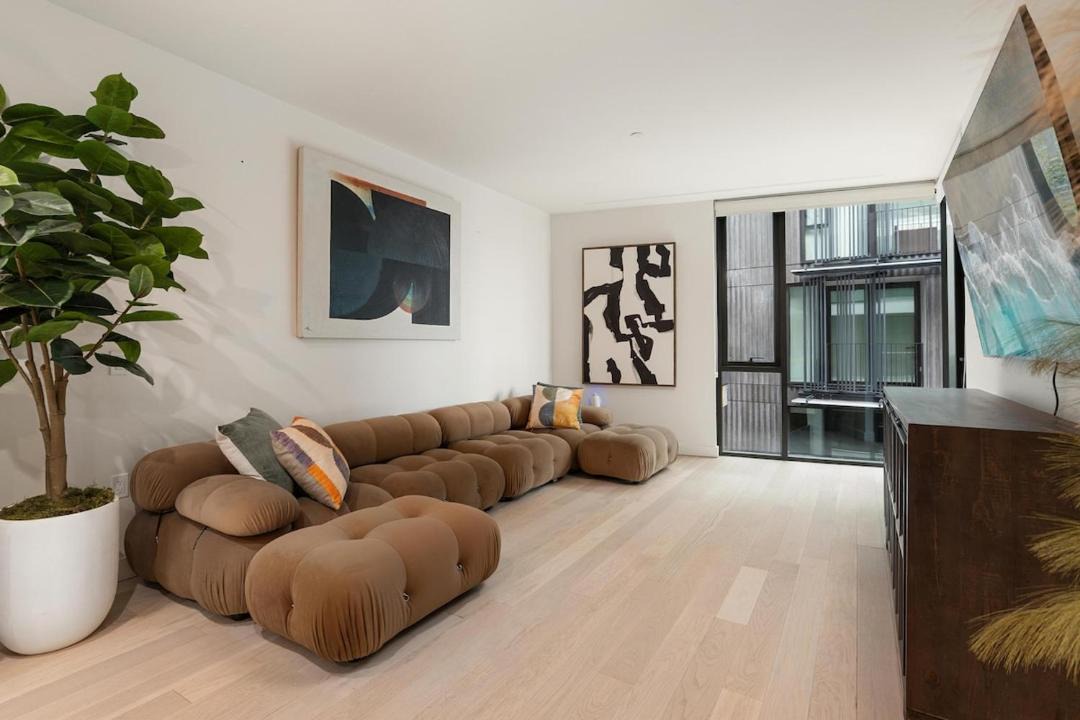 Photo of Livingroom in Downtown
