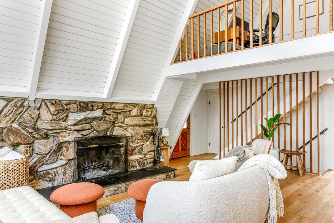 Photo of Livingroom in Lake Arrowhead