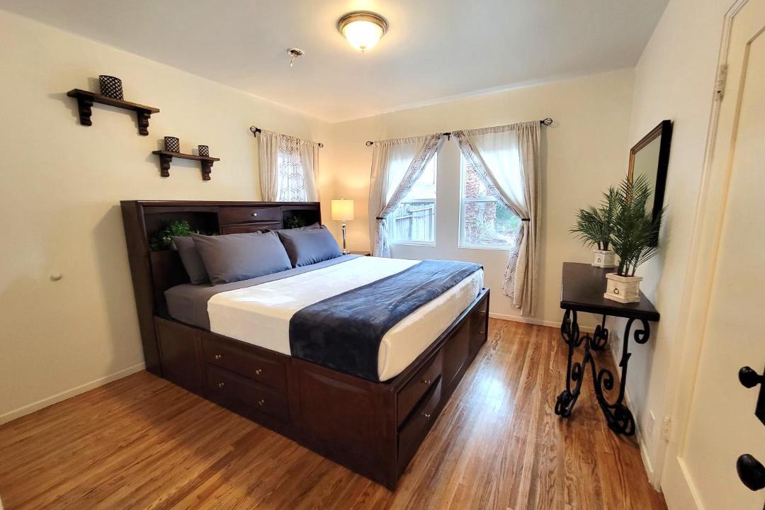 Photo of Bedroom in Pico - Robertson
